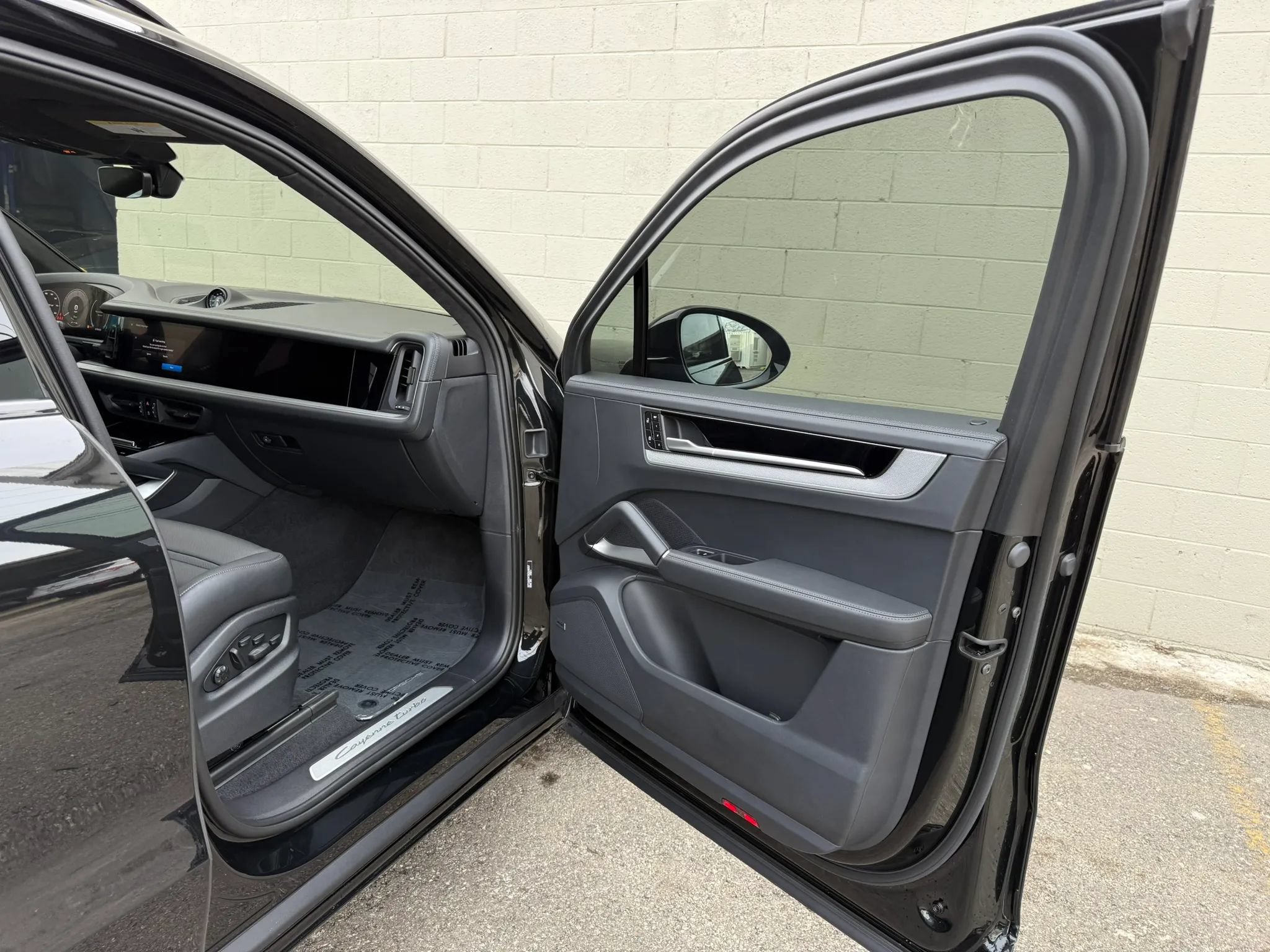 Used 2024 Porsche Cayenne Turbo AWD/4WD image 49