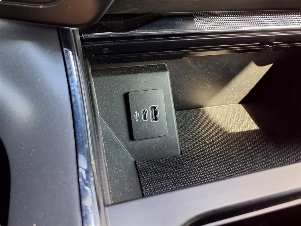 New 2025 Ford F150 Lariat w/ Equipment Group 501A Mid image 11