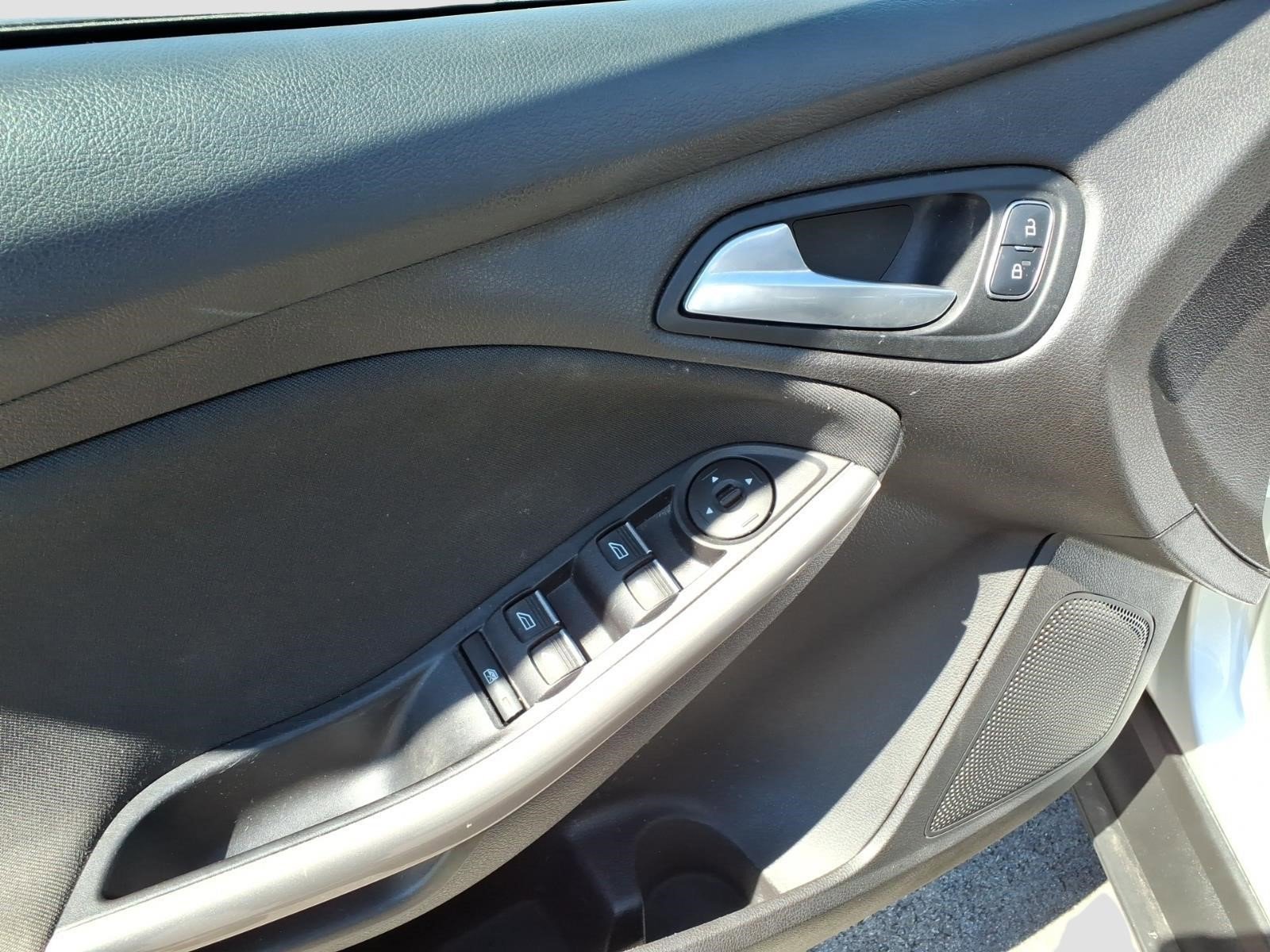 Used 2017 Ford Focus Titanium image 13