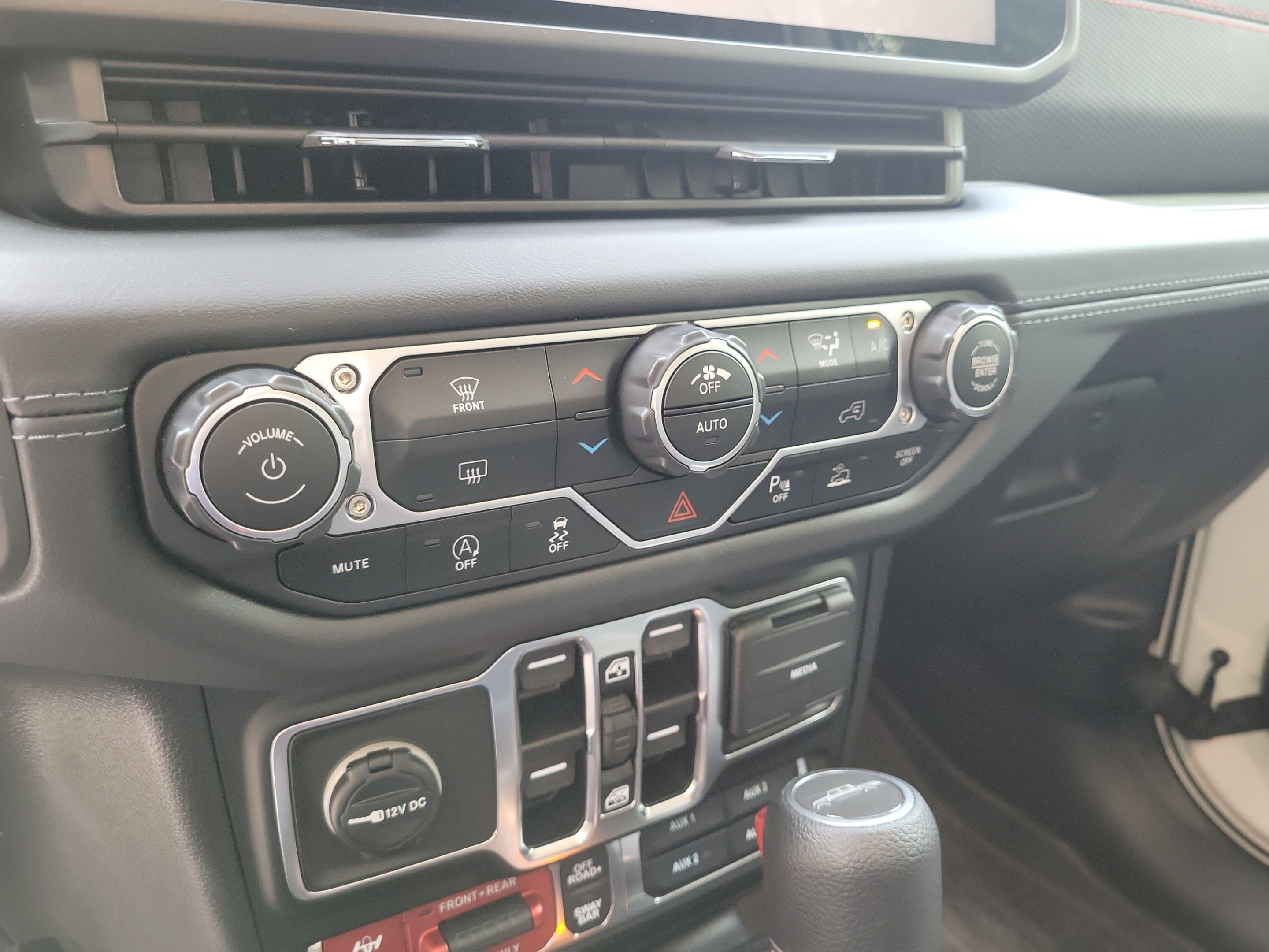 Certified 2025 Jeep Gladiator Rubicon w/ Safety Group AWD/4WD image 18