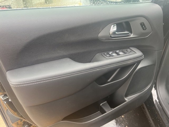 New 2026 Chrysler Pacifica Select image 4