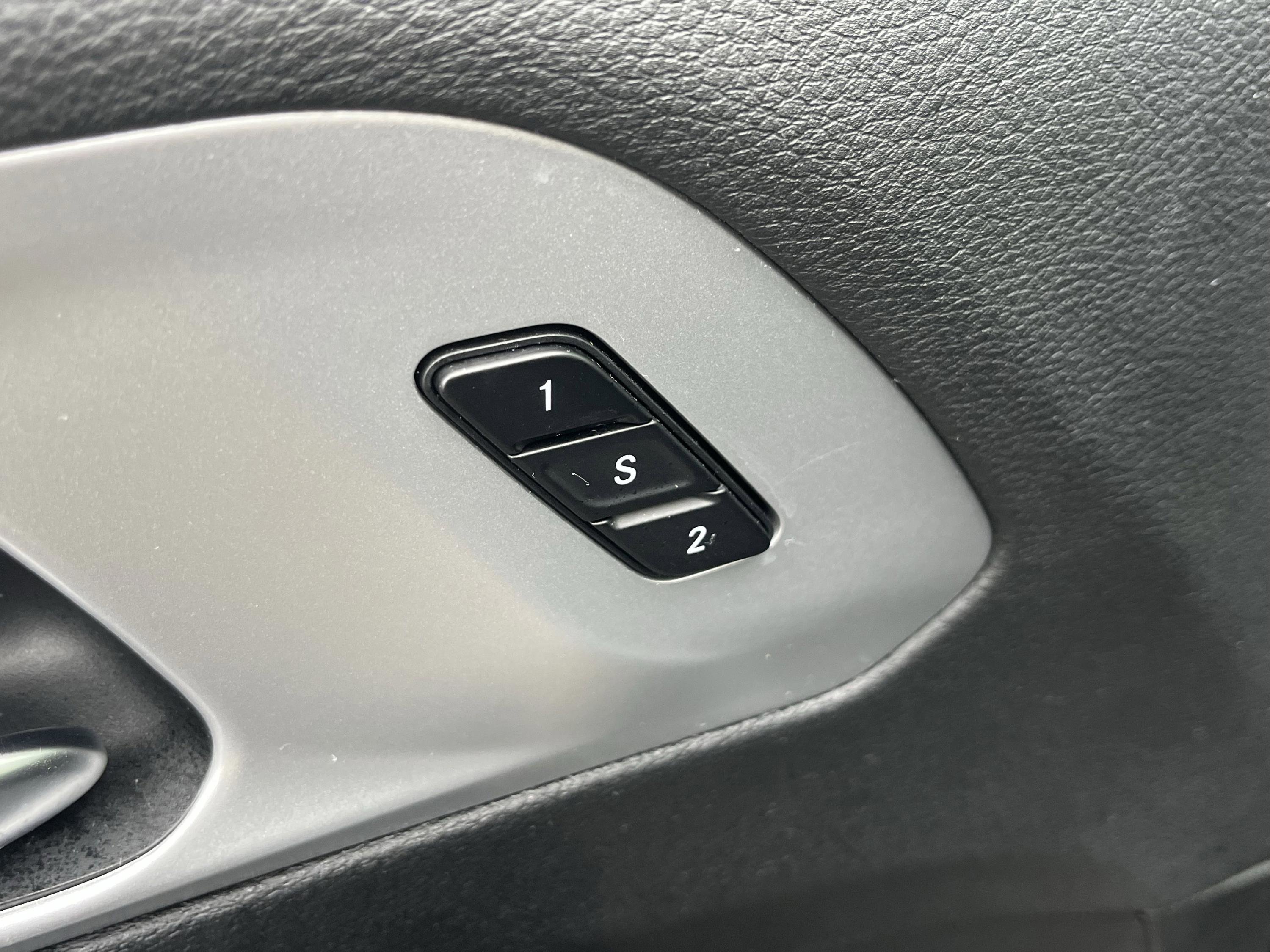 Used 2025 Chrysler Pacifica Limited image 9