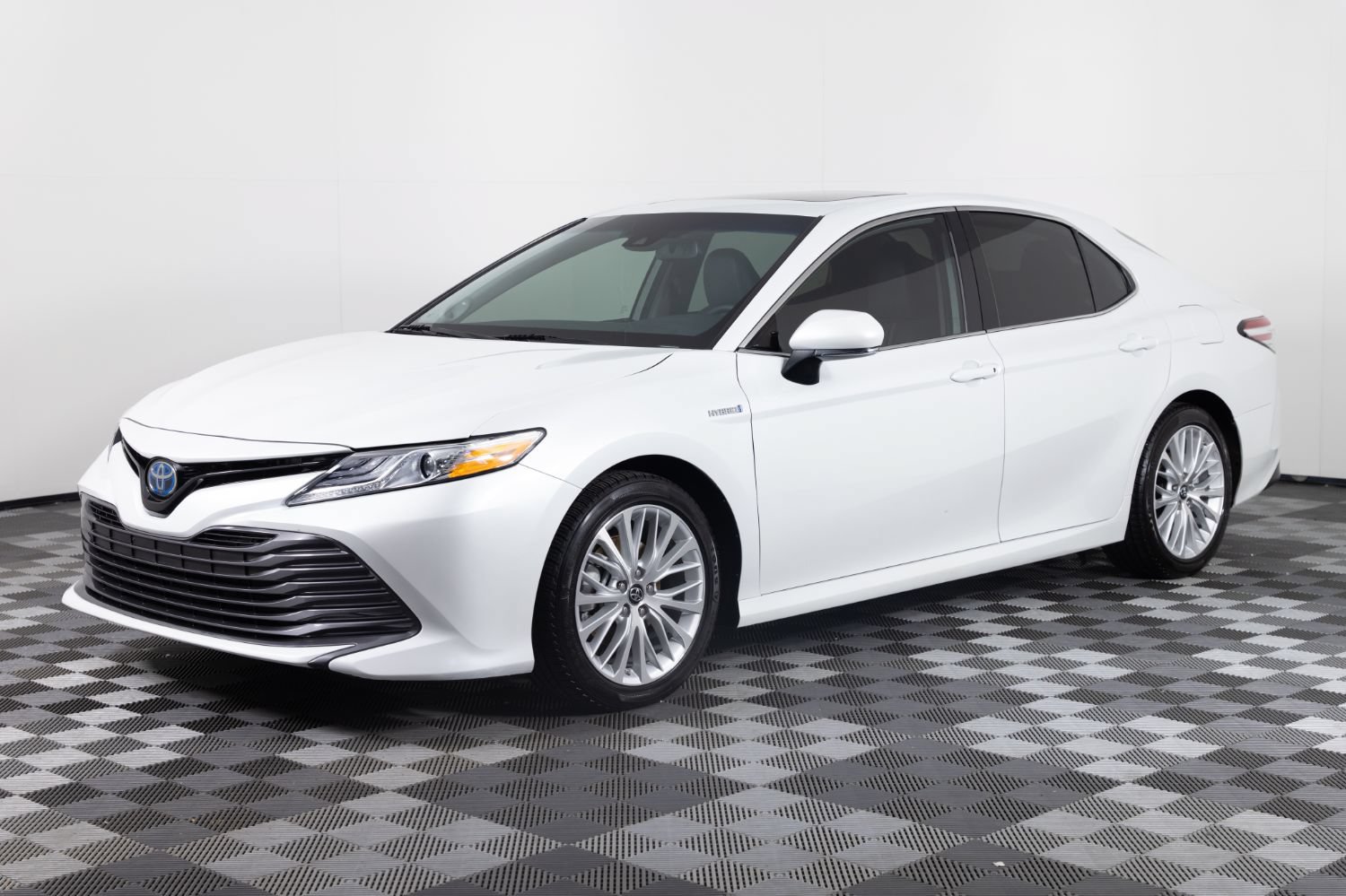 Used 2019 Toyota Camry XLE FWD image 1