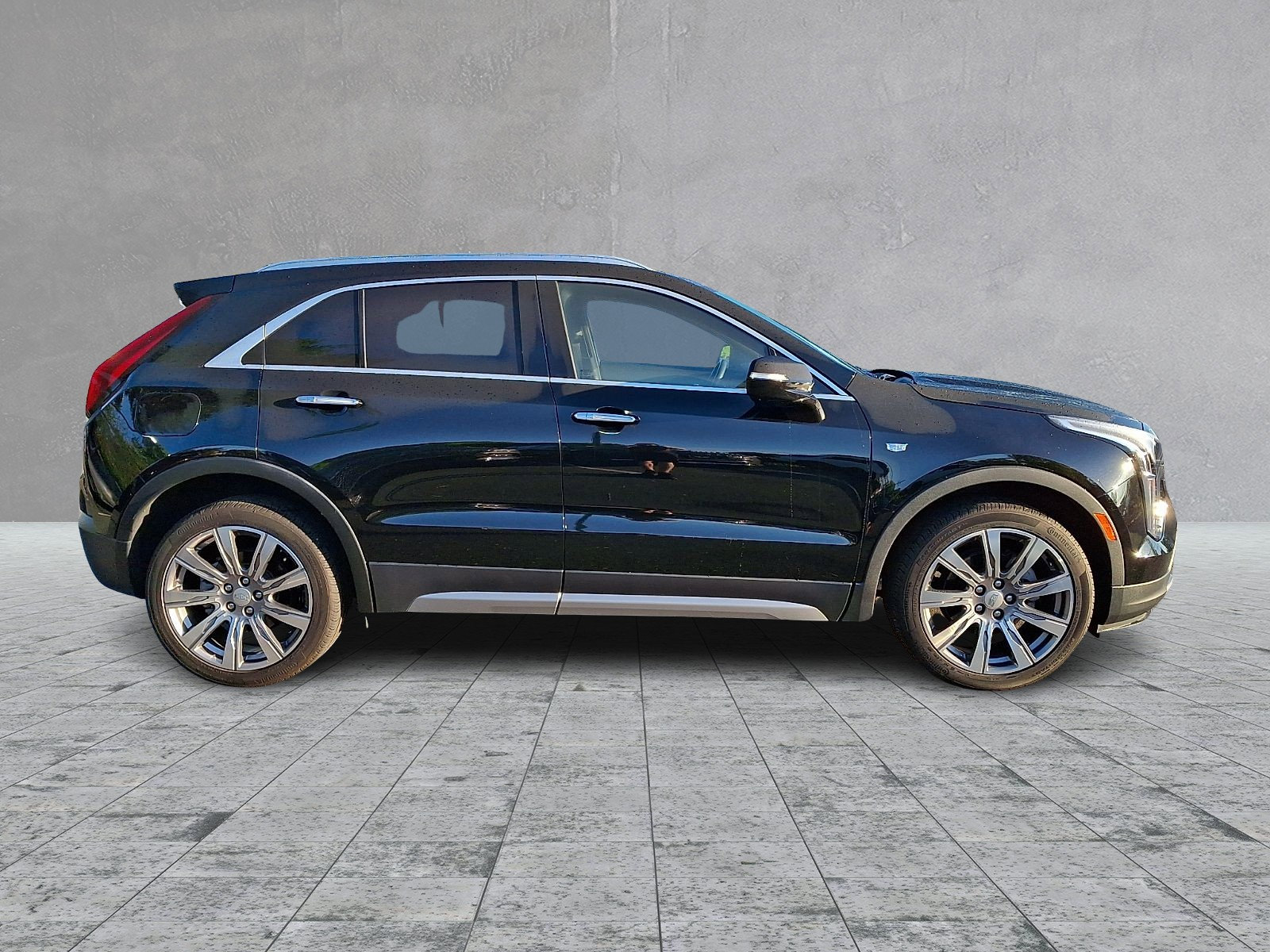 Used 2023 Cadillac XT4 Premium Luxury w/ Cold Weather Package AWD/4WD image 7