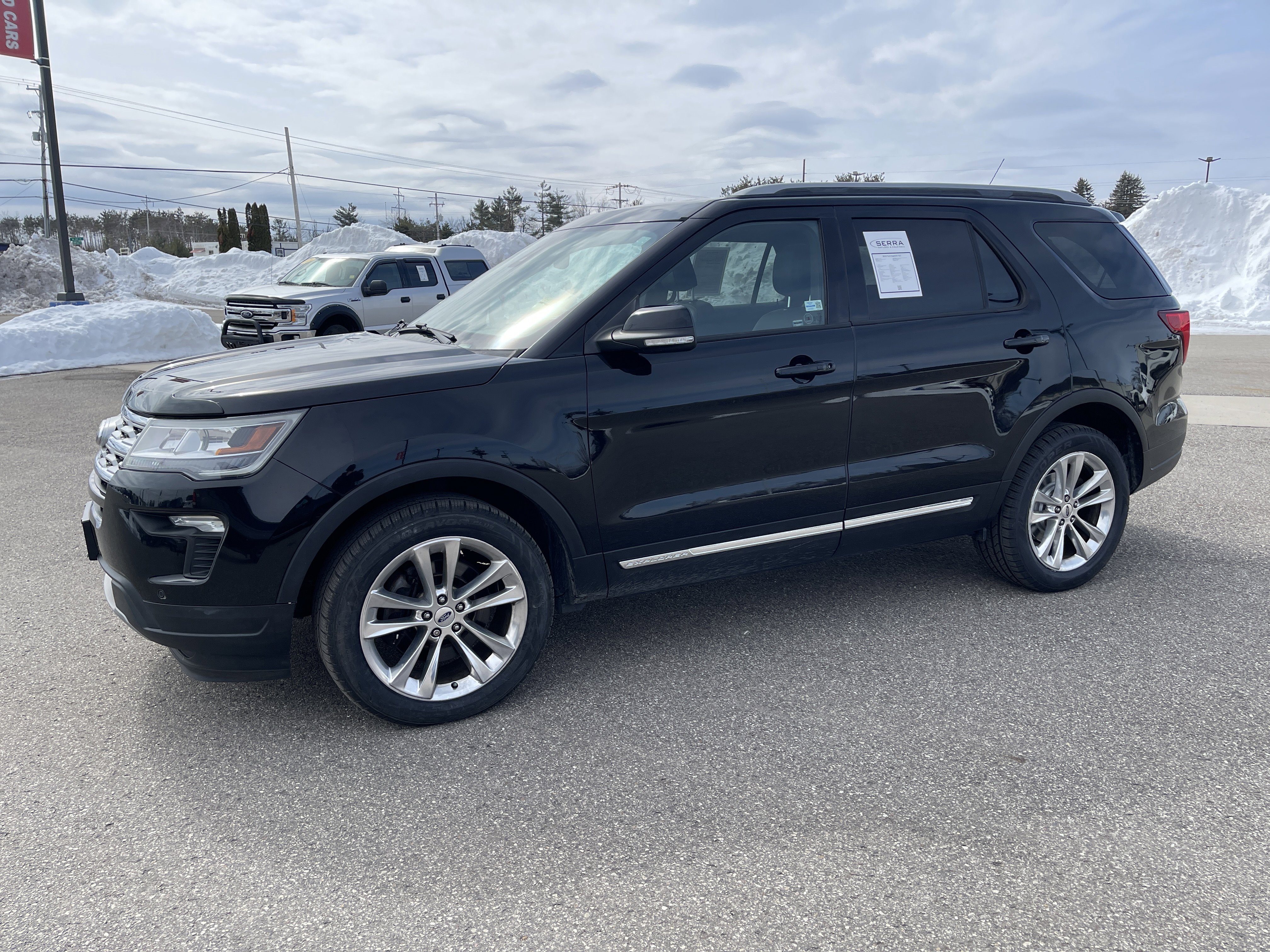 Used 2018 Ford Explorer XLT w/ Equipment Group 202A image 7