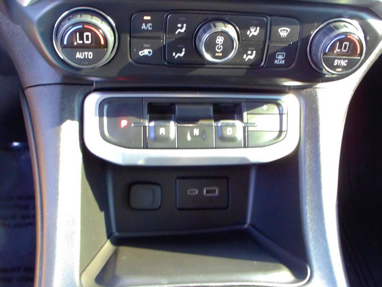 Used 2020 GMC Acadia SLE w/ Driver Convenience Package FWD image 22