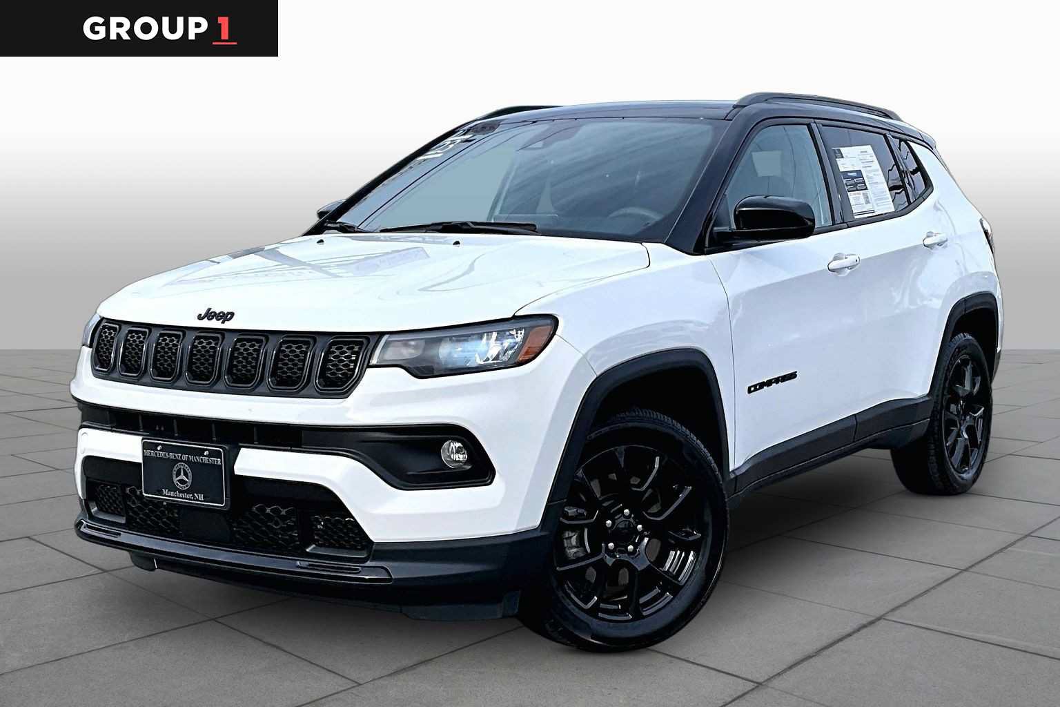 Used 2023 Jeep Compass Latitude w/ Sun and Sound Group AWD/4WD image 1