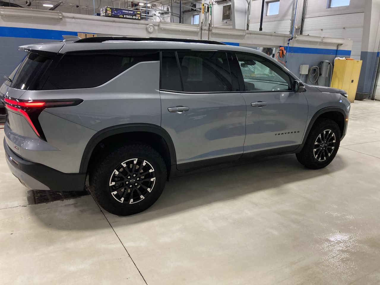 Used 2025 Chevrolet Traverse Z71 AWD/4WD image 8