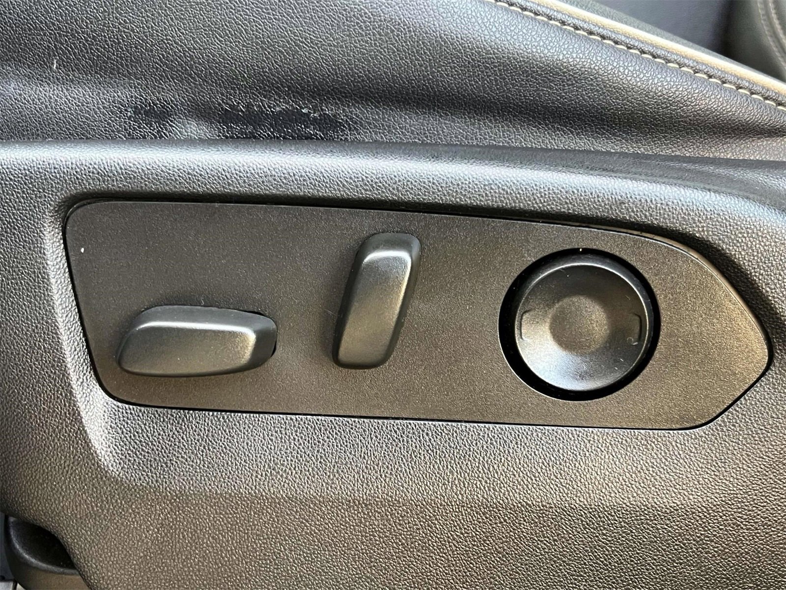 Used 2023 GMC Yukon XL SLT image 24