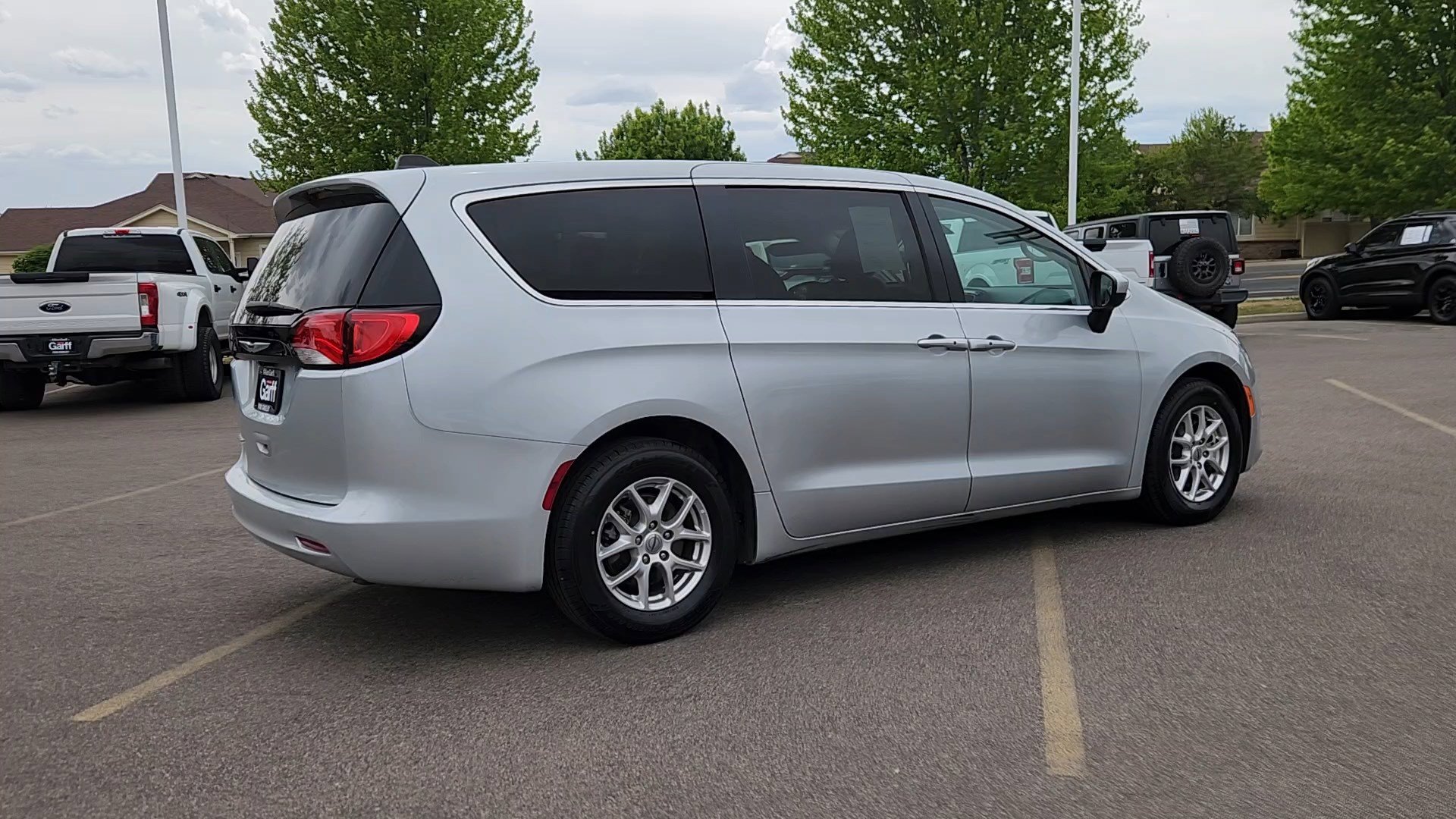 Used 2022 Chrysler Voyager LX FWD image 14