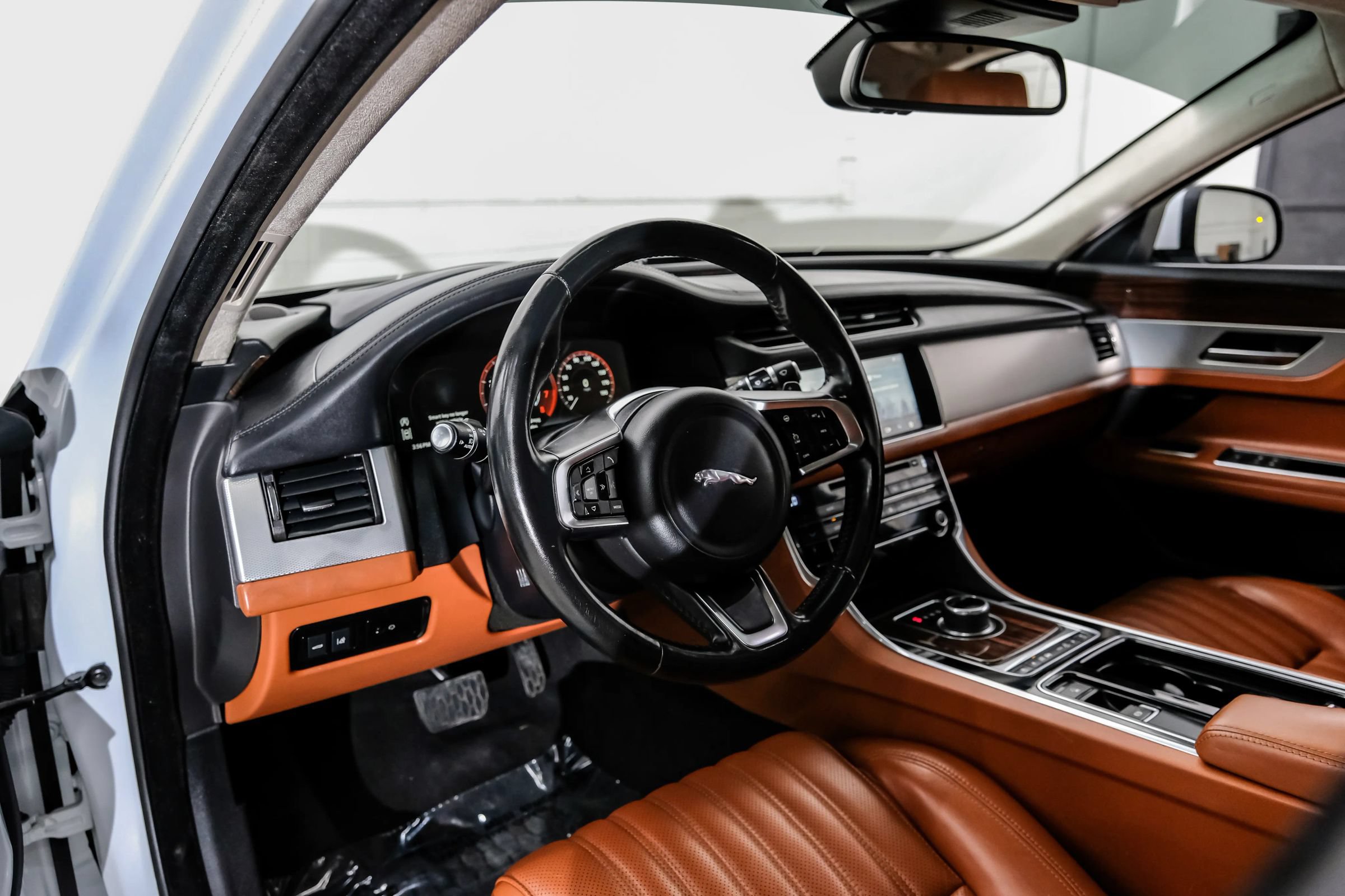 Used 2018 Jaguar XF Portfolio RWD image 22