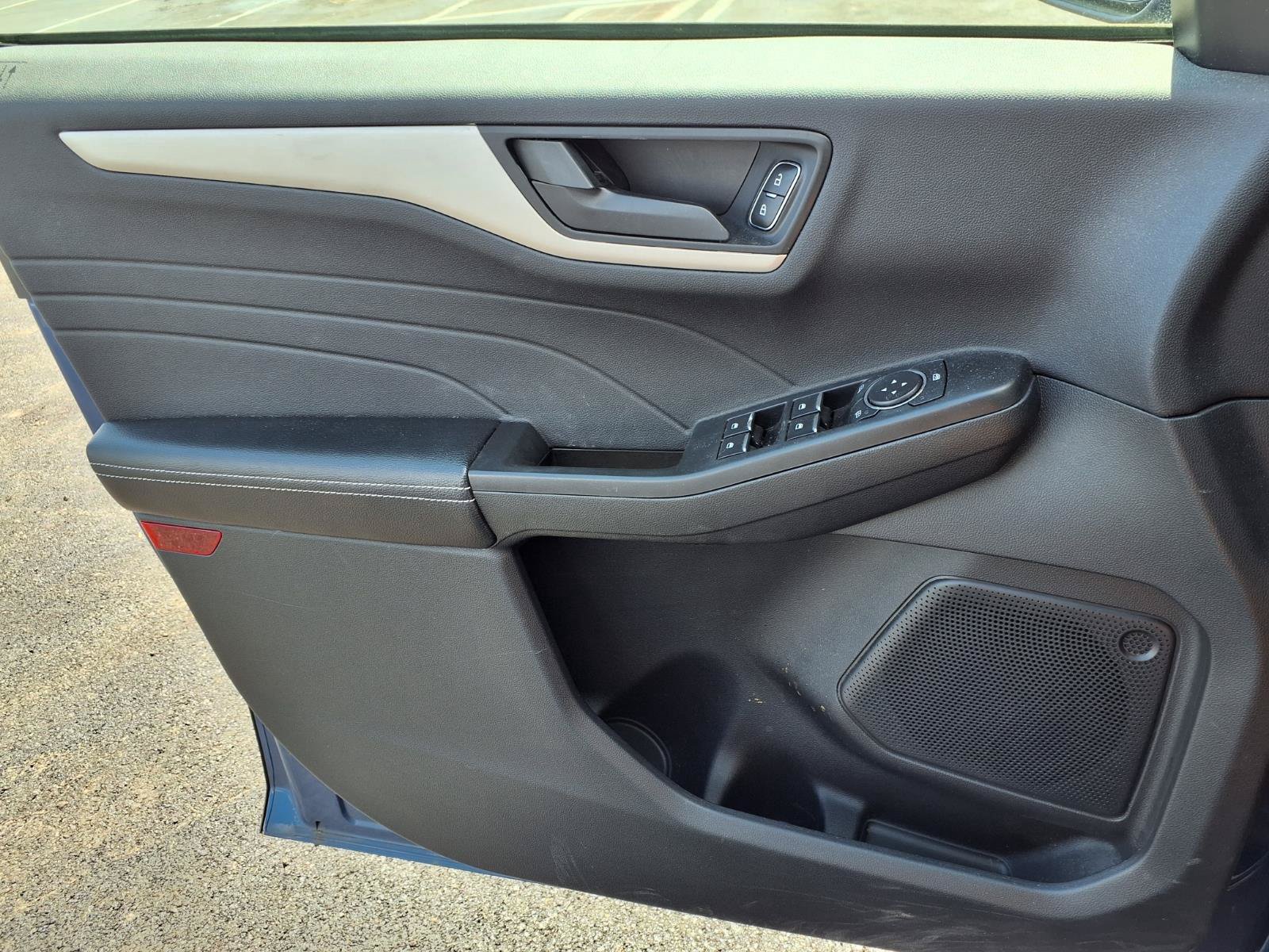 Used 2022 Ford Escape SE w/ SE Sport Appearance Package FWD image 19