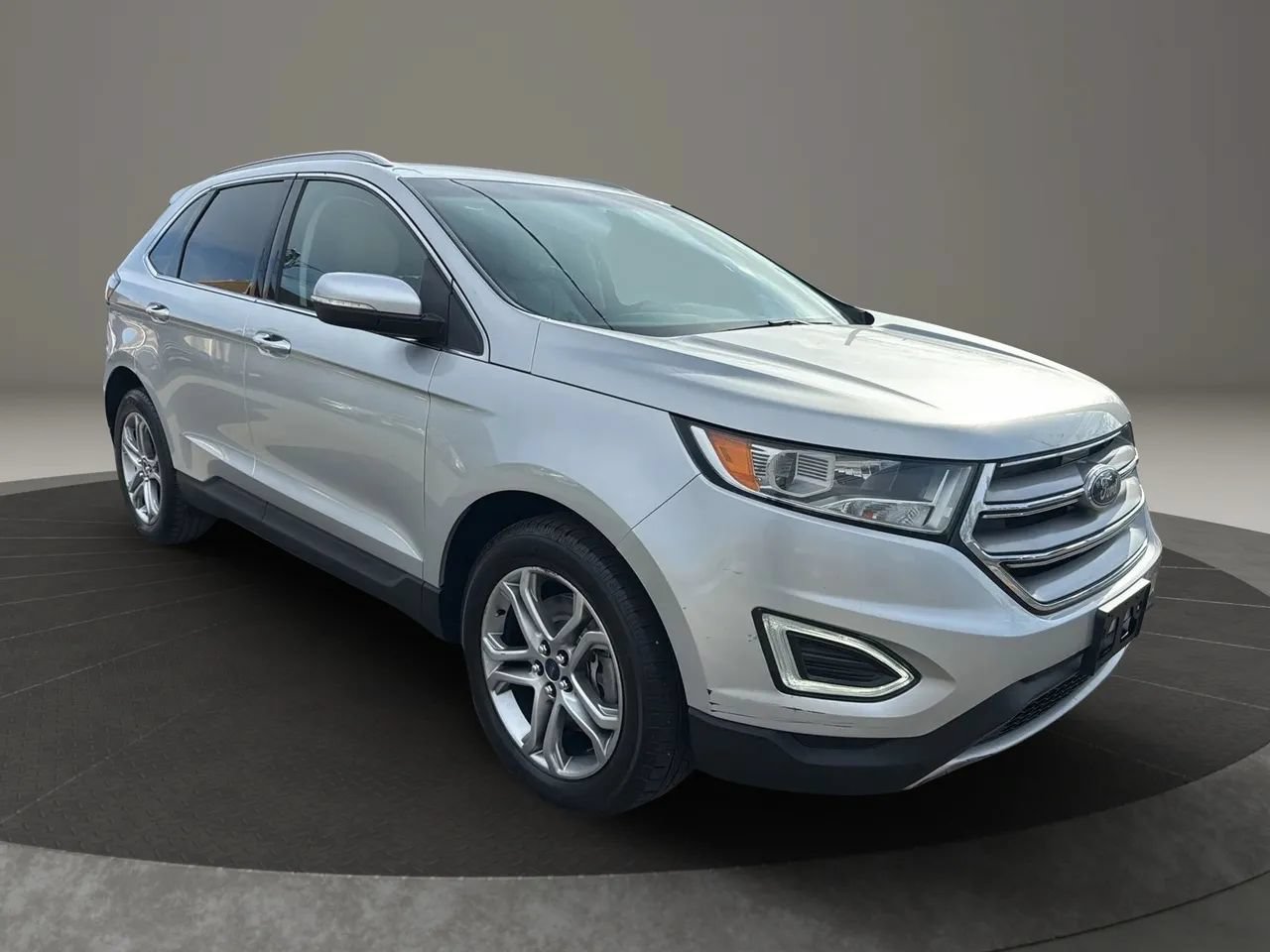Used 2016 Ford Edge Titanium w/ Technology Package AWD/4WD image 3