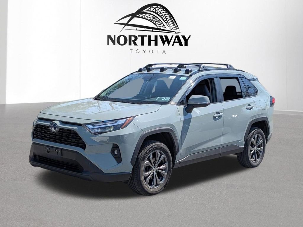 Used 2022 Toyota RAV4 XLE Premium image 8