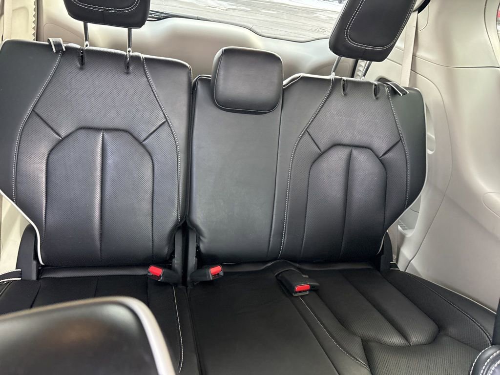 Used 2024 Chrysler Pacifica Limited FWD image 33
