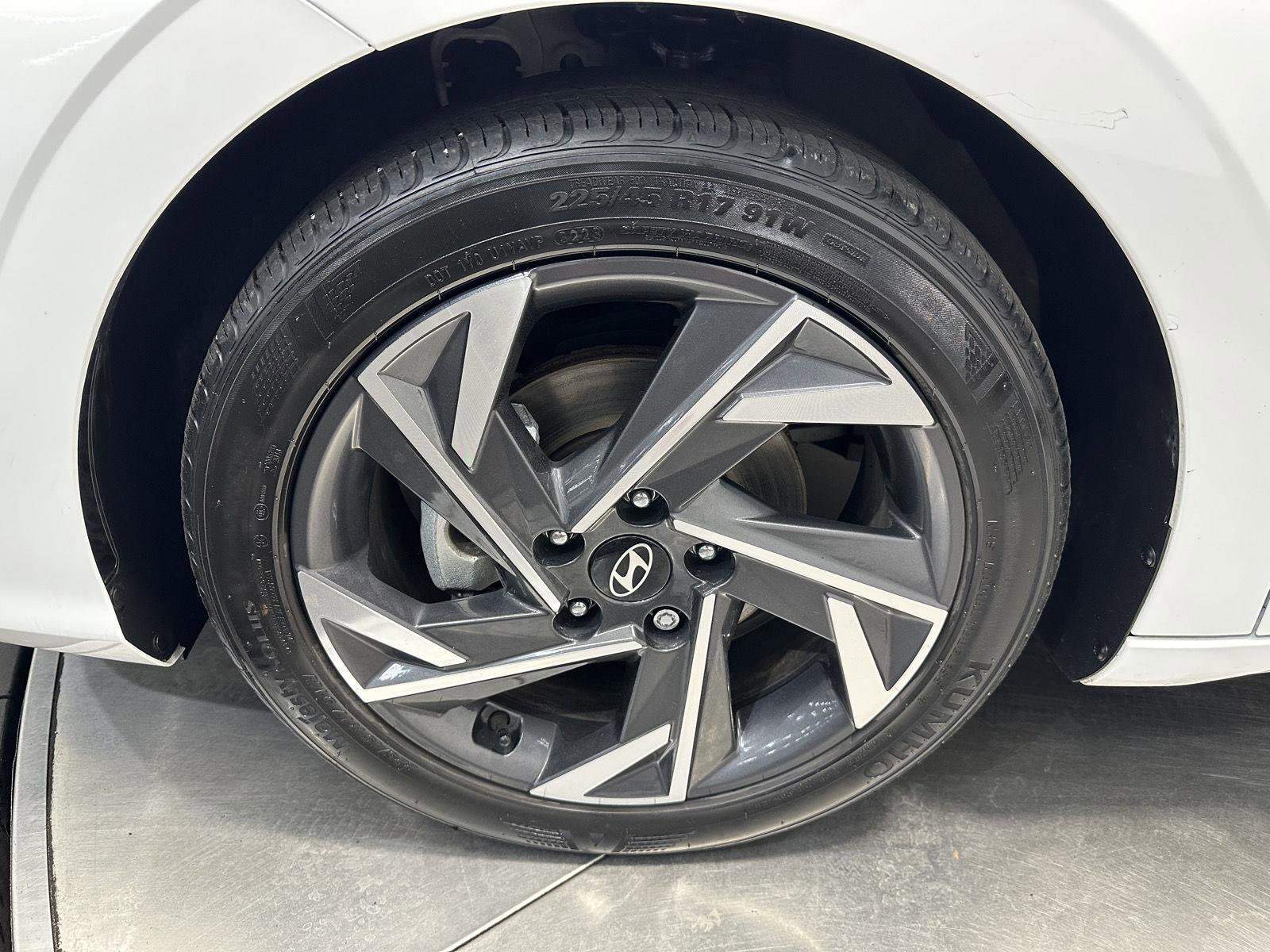 Certified 2024 Hyundai Elantra SEL w/ Convenience Package FWD image 9