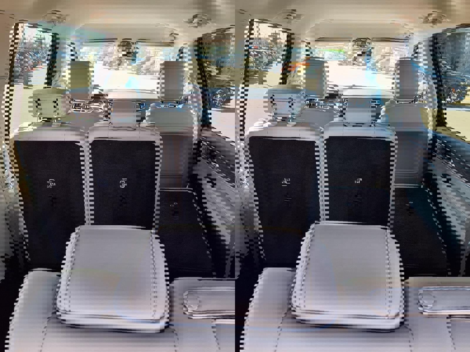 Certified 2023 Jeep Wagoneer Series III w/ Preferred Equipment Group image 32