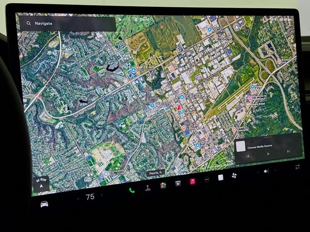 Used 2023 Tesla Model X image 12