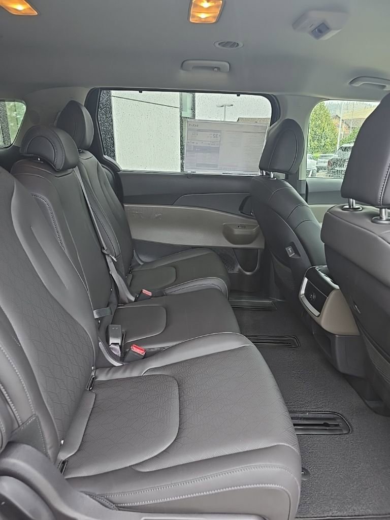 New 2026 Kia Carnival EX image 11