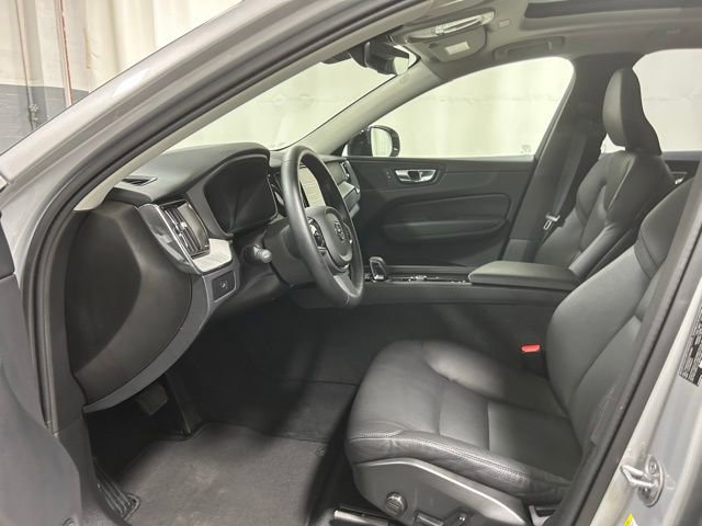 Used 2025 Volvo XC60 B5 Plus image 9