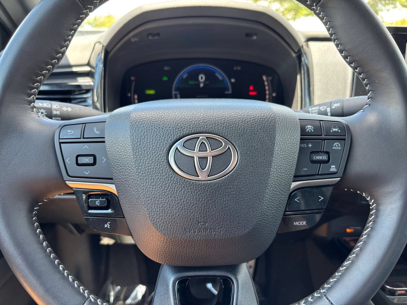 Used 2025 Toyota Camry SE FWD image 29