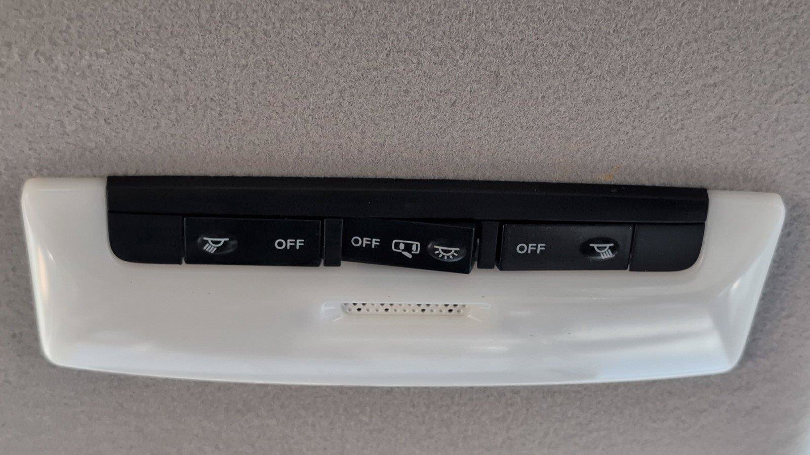 Used 2024 Nissan Versa SR FWD image 21