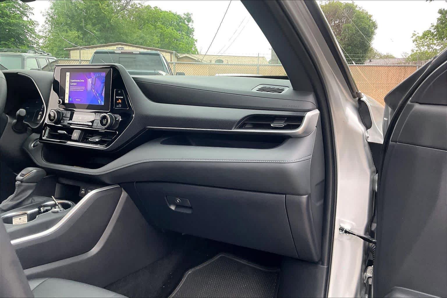 Used 2025 Toyota Highlander XSE AWD/4WD image 19