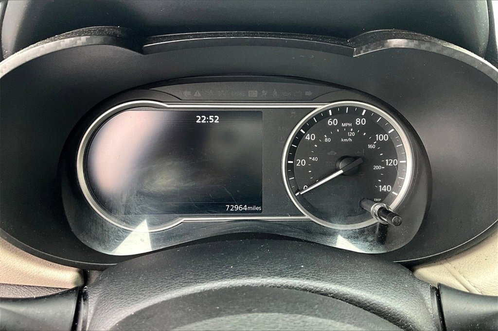 Used 2021 Nissan Versa SV image 16