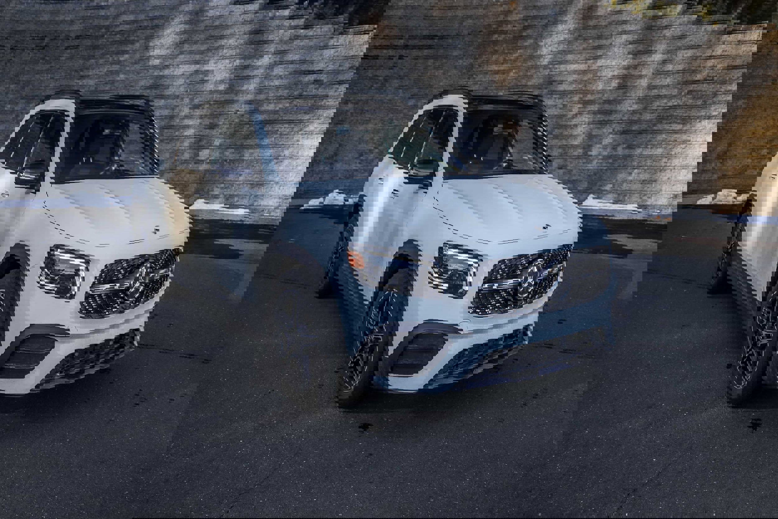 Used 2023 Mercedes-Benz GLB 250 4MATIC image 2