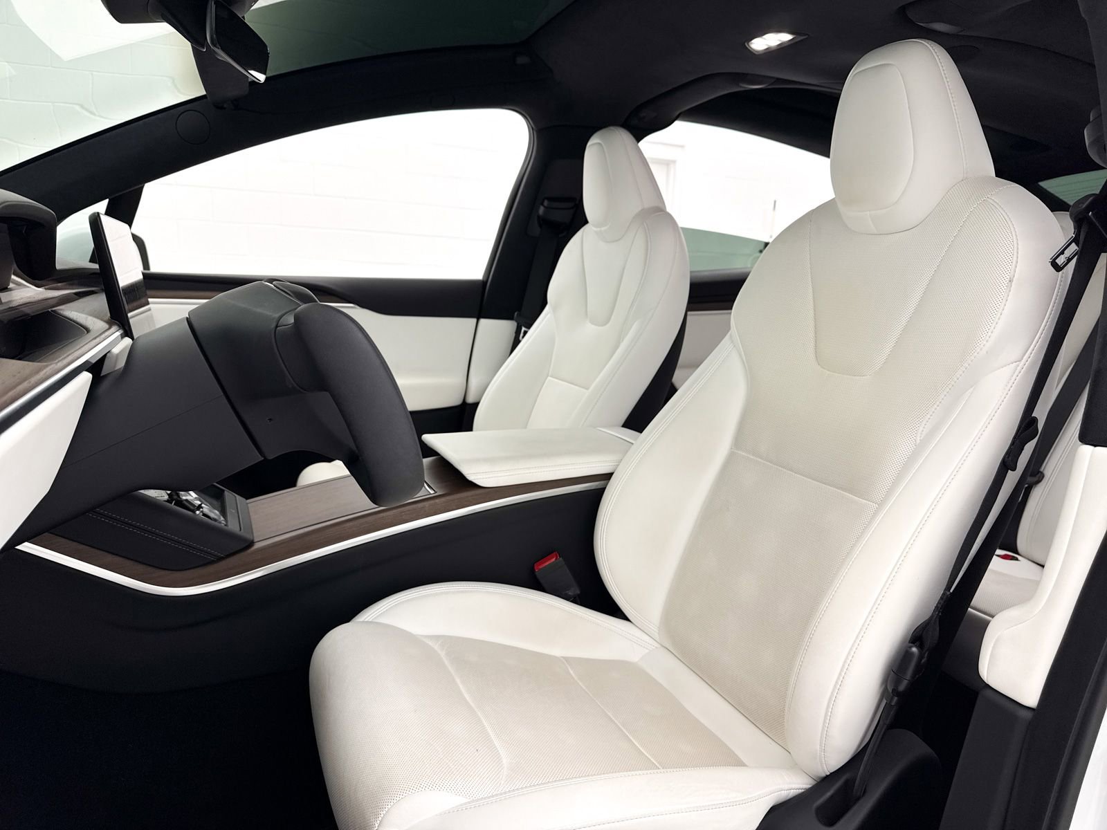 Used 2022 Tesla Model X image 19