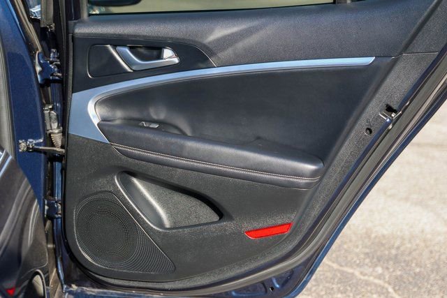 Used 2023 Genesis G70 2.0T image 16