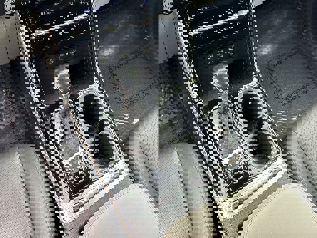 Used 2022 Kia Carnival SX image 25