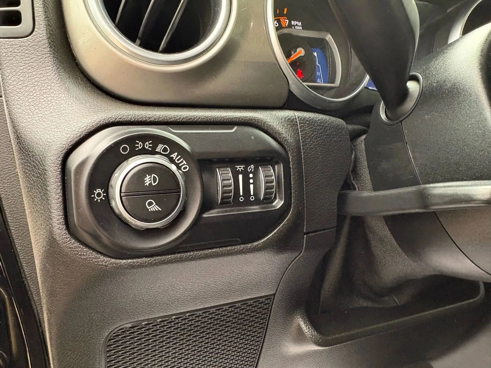 Used 2020 Jeep Gladiator Overland image 29