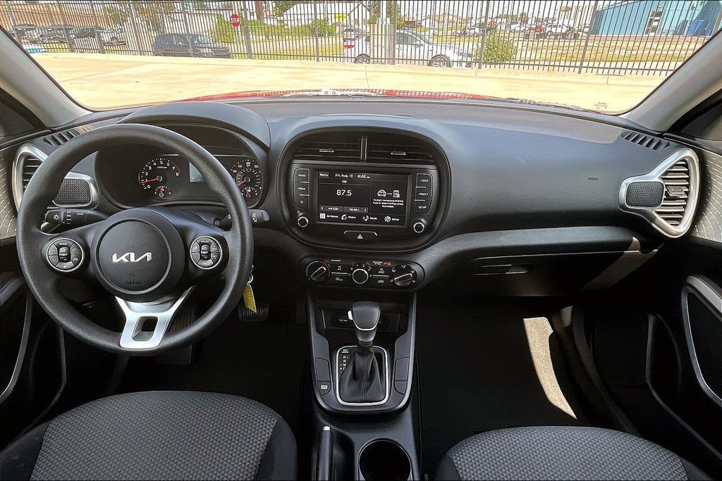 Used 2022 Kia Soul LX w/ Technology Package image 13