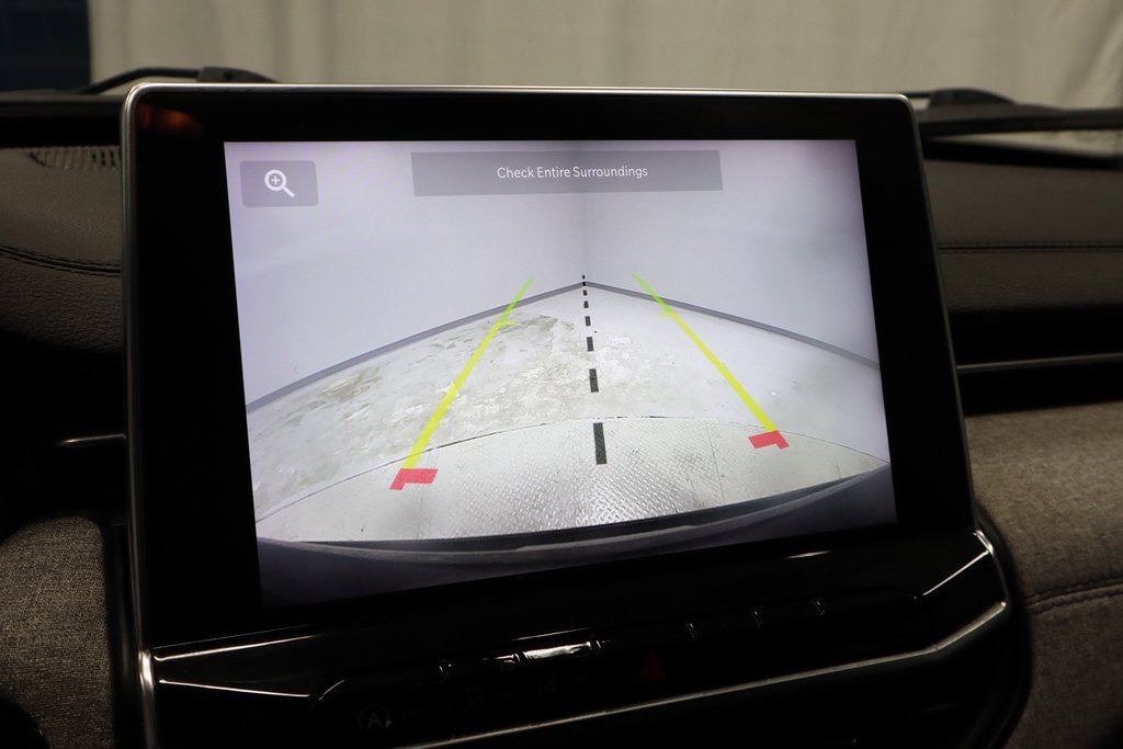 Used 2024 Jeep Compass Latitude image 3