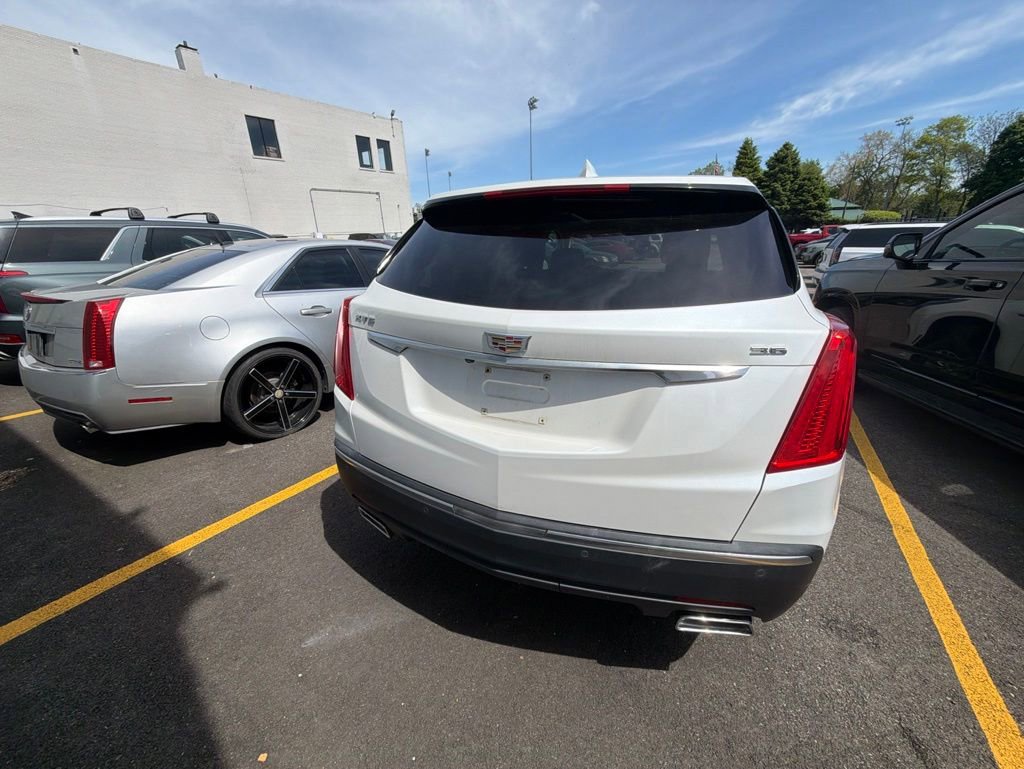 Used 2017 Cadillac XT5 Luxury w/ Driver Awareness Package FWD image 6