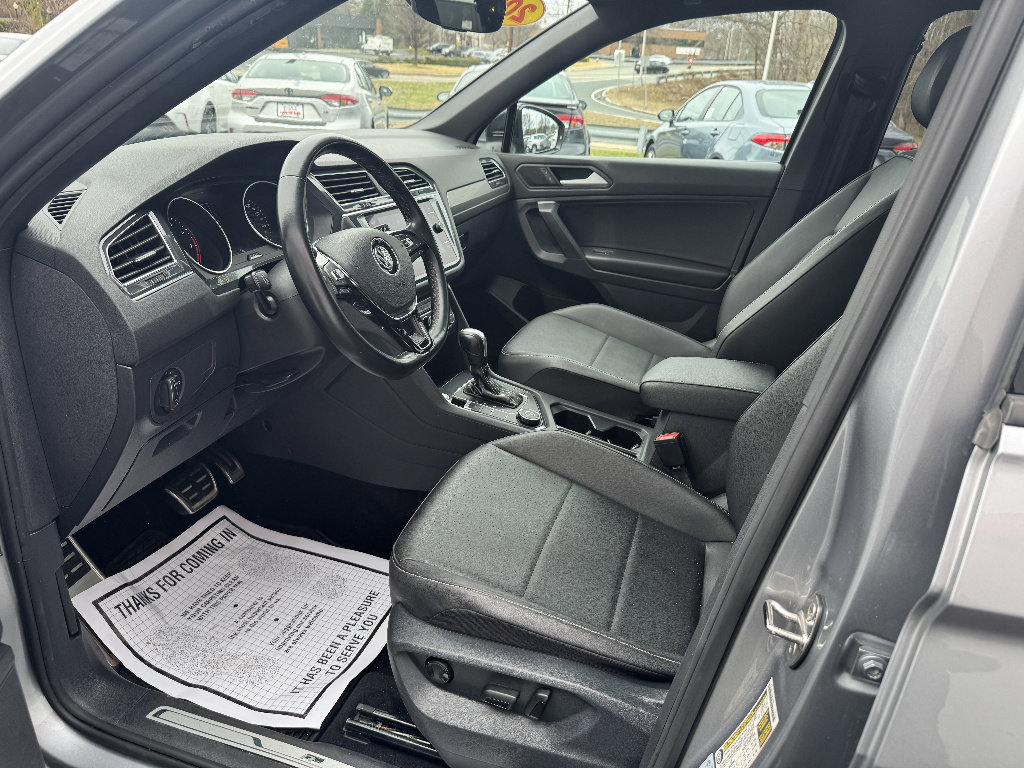 Used 2021 Volkswagen Tiguan SE R-Line image 8