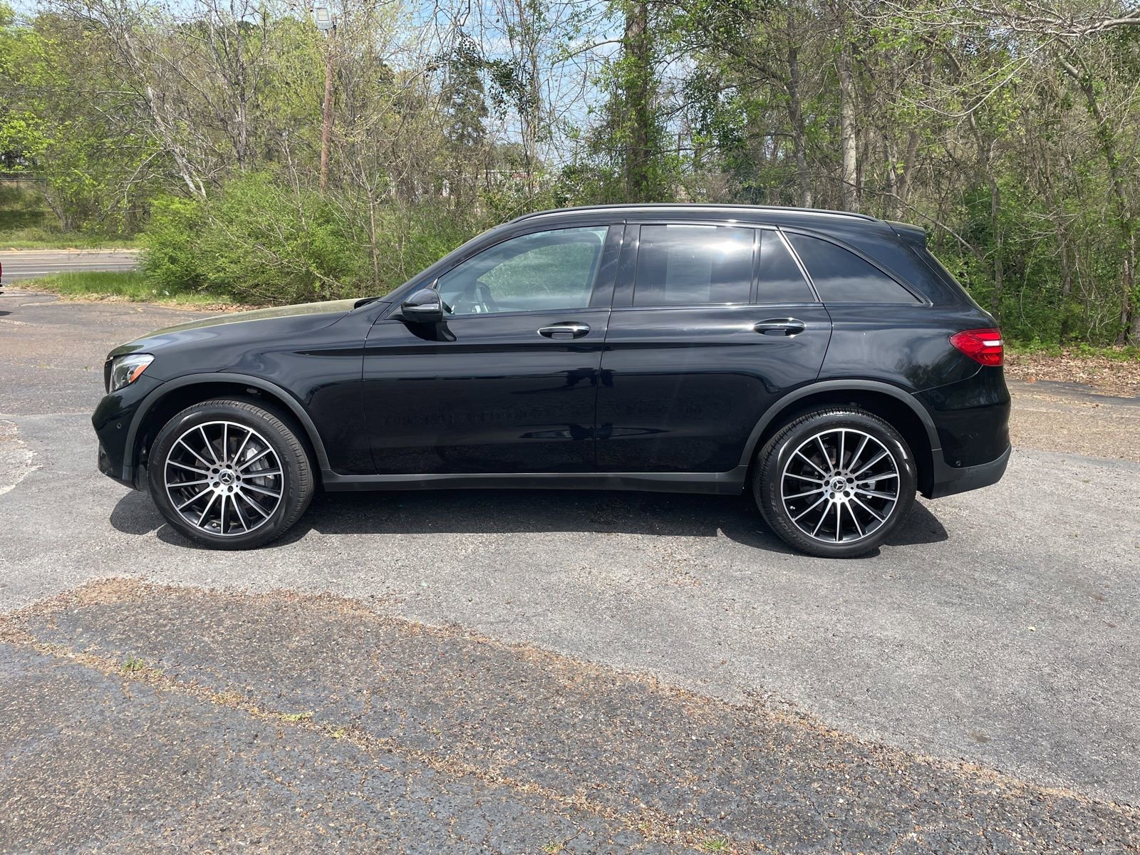 Used 2019 Mercedes-Benz GLC 300 4MATIC image 2