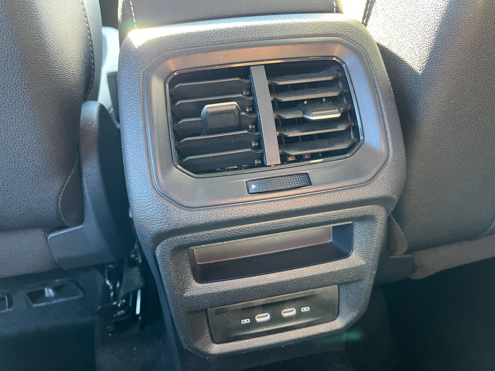 Used 2026 Volkswagen Taos SE AWD/4WD image 19