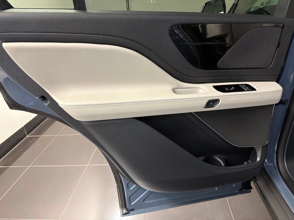 New 2026 Lincoln Aviator AWD image 36