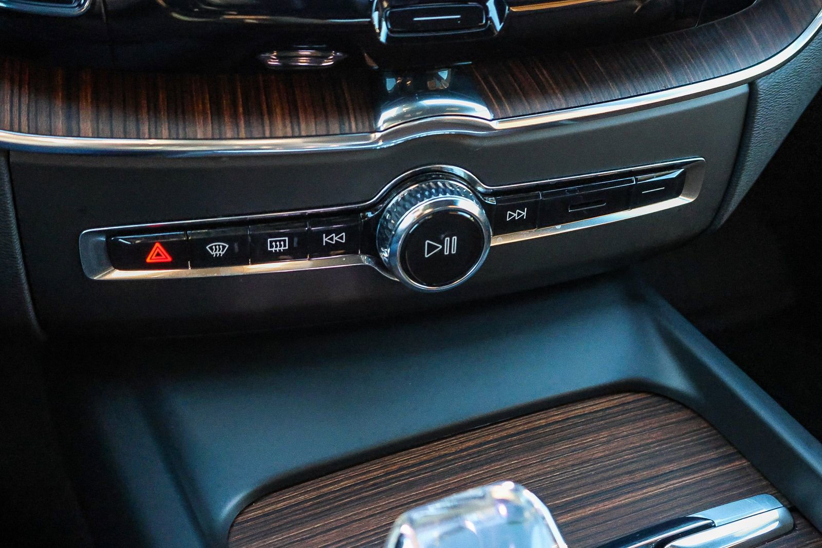 Used 2023 Volvo XC60 T8 Ultimate w/ Climate Package image 36