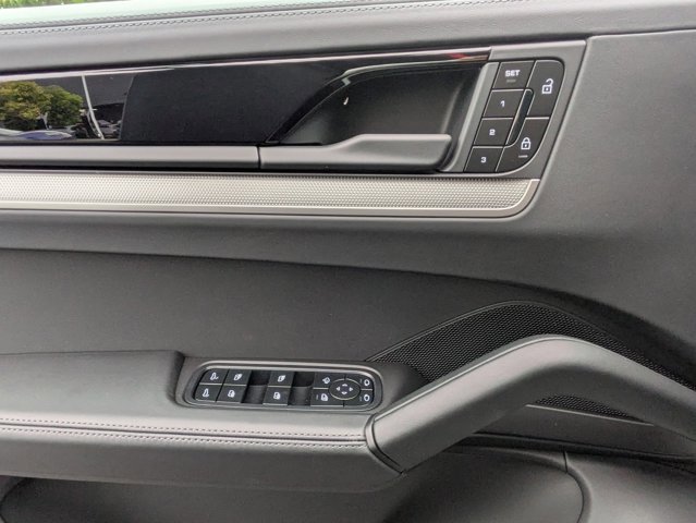 Certified 2025 Porsche Cayenne AWD/4WD image 13