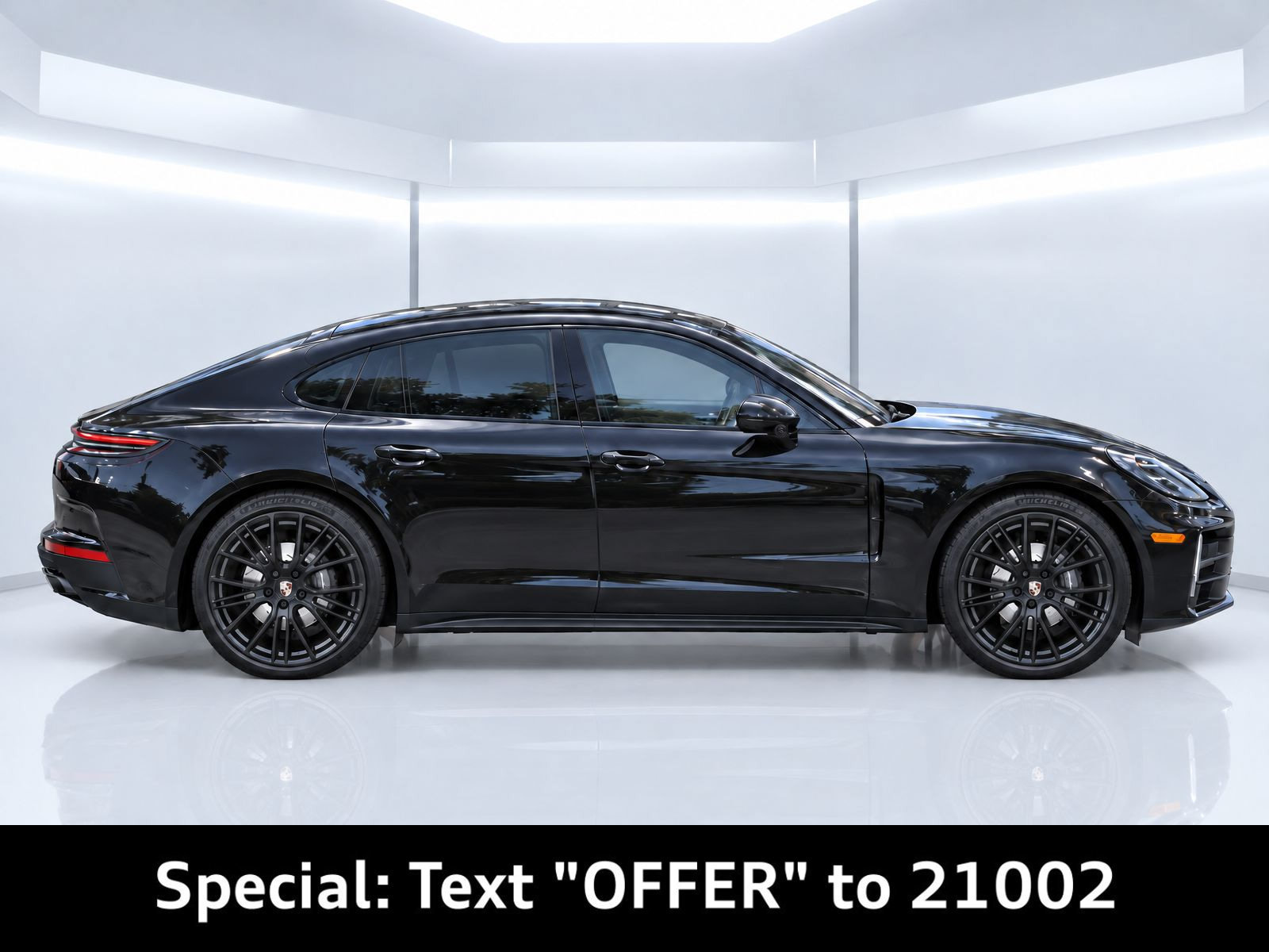 Used 2024 Porsche Panamera RWD image 8