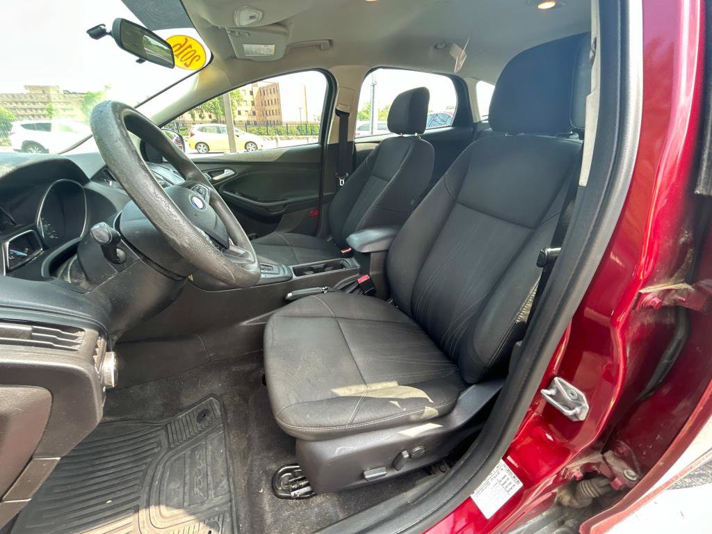 Used 2016 Ford Focus SE w/ SE Power Seat Package image 14