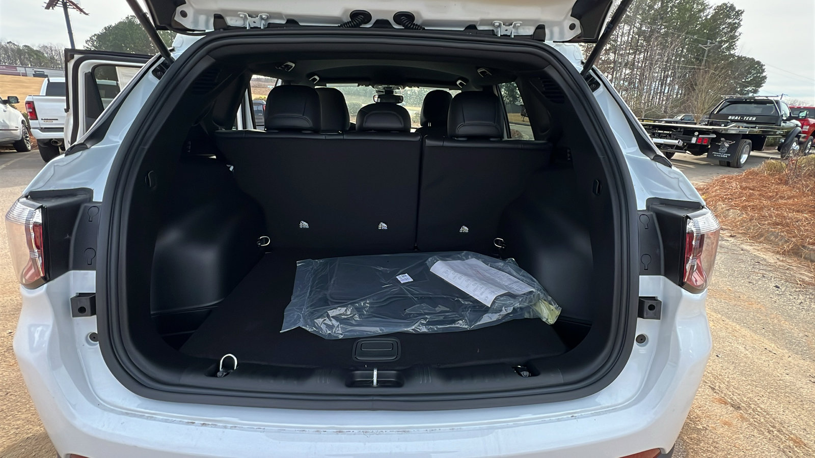 New 2026 Jeep Compass Latitude image 13