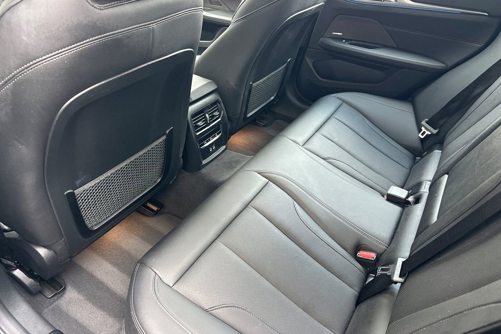 Used 2023 BMW i4 eDrive35 image 12