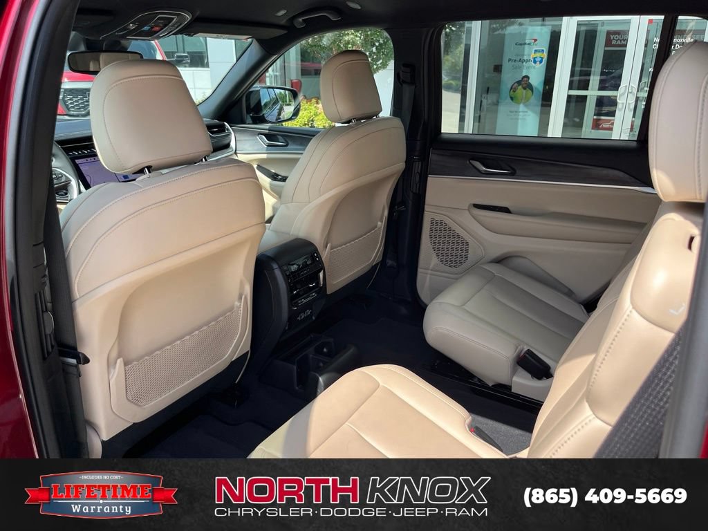 Used 2024 Jeep Grand Cherokee L Limited w/ Black Appearance Package AWD/4WD image 16