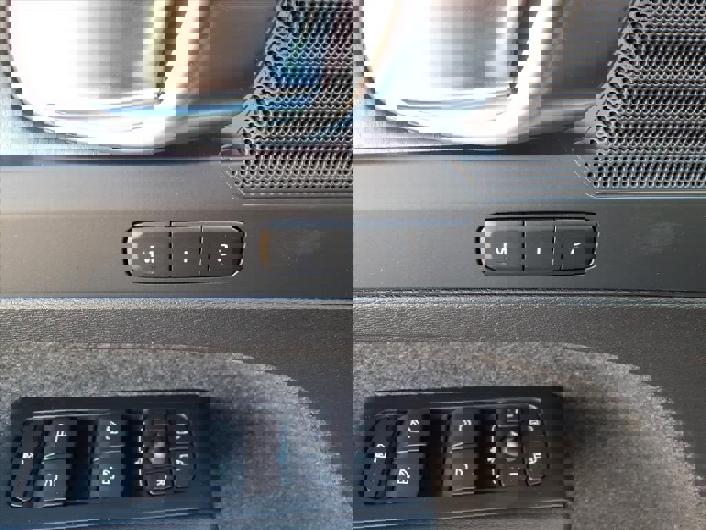 New 2026 Volvo XC40 B5 Core w/ Climate Package image 13