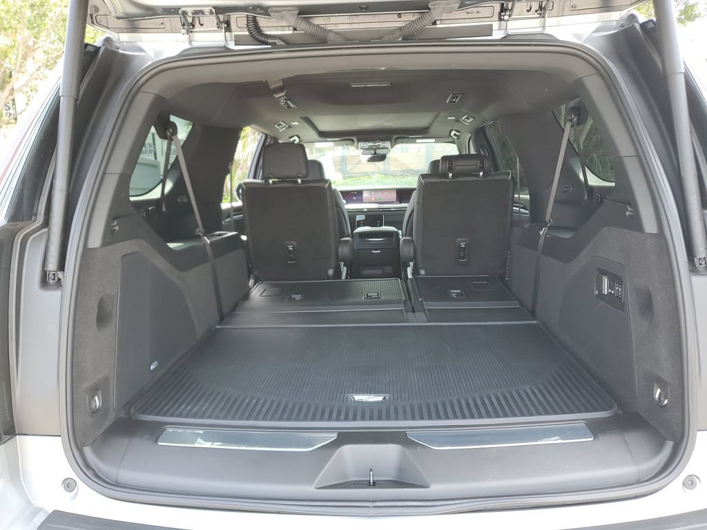 Used 2025 Cadillac Escalade ESV Sport w/ Touring Package AWD/4WD image 17