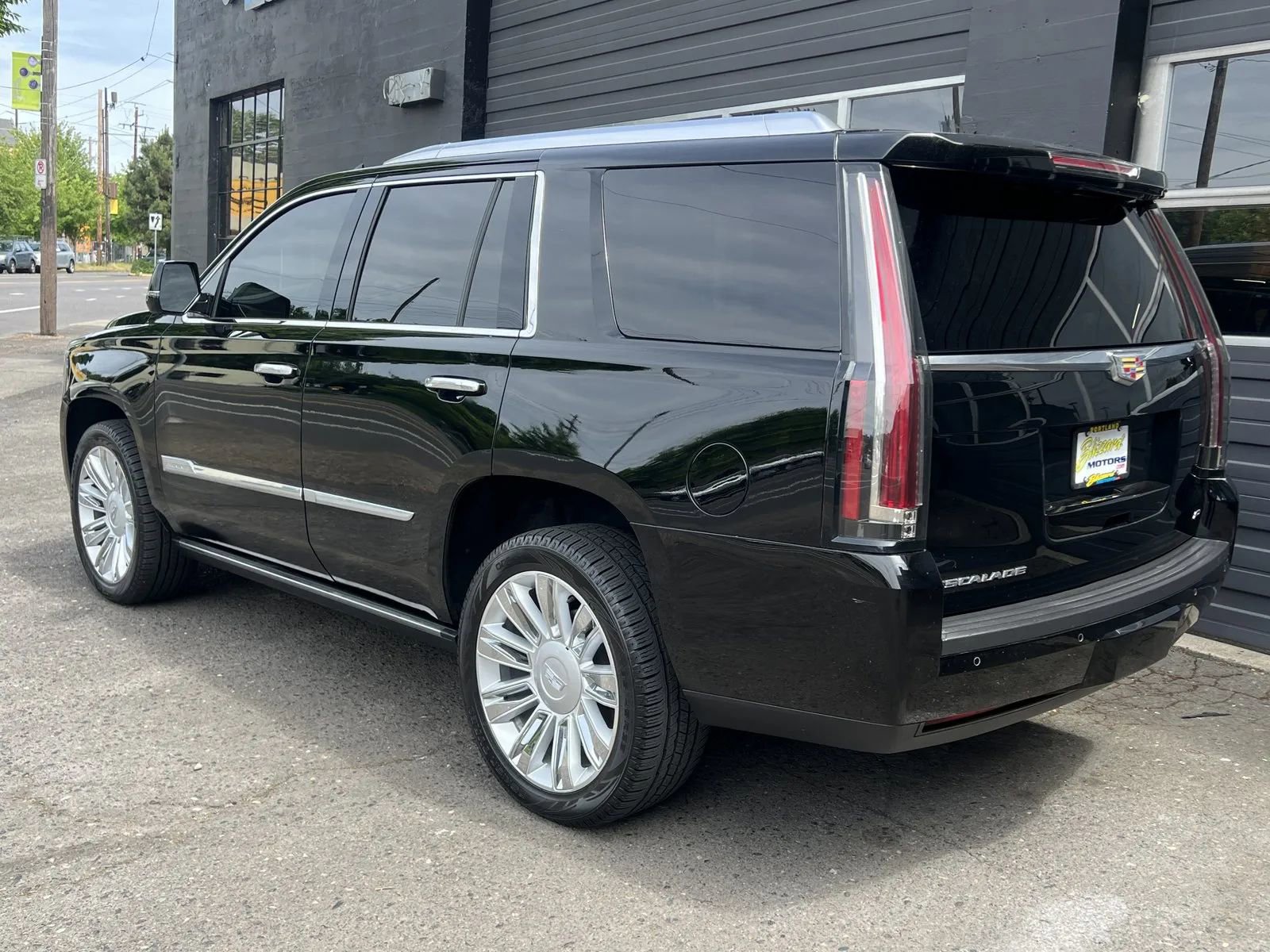 Used 2015 Cadillac Escalade Platinum image 3